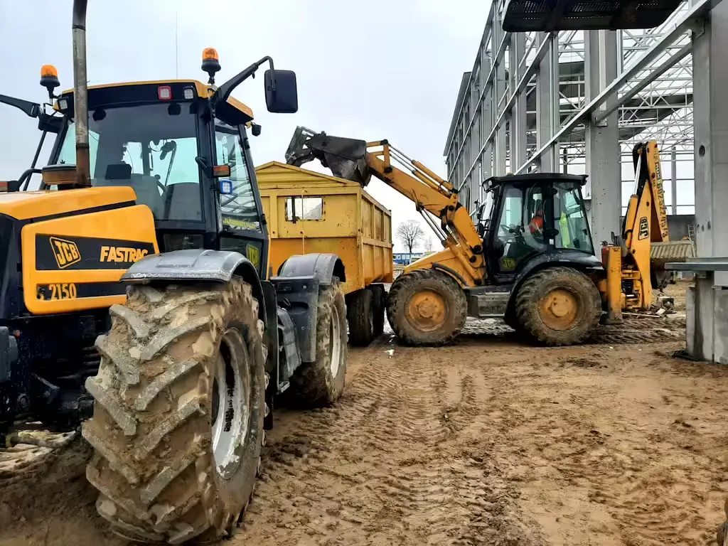 JCB Fasttrac PIOTRKOP - usługi w Chojnicach